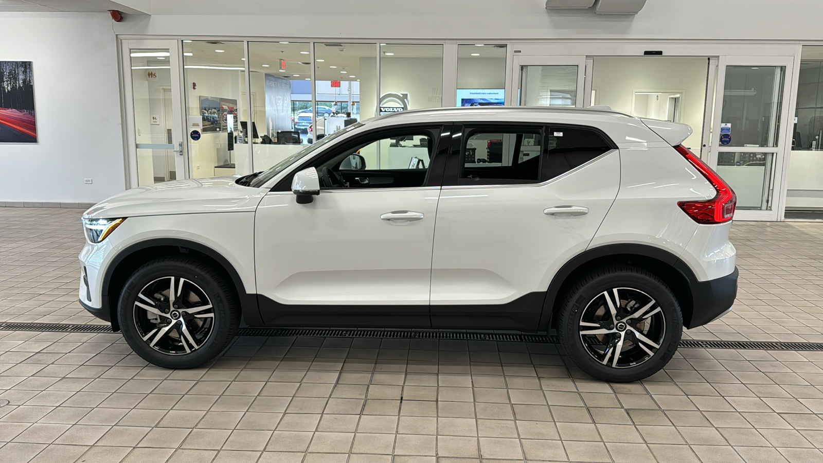 2025 Volvo XC40 Core Bright Theme 7