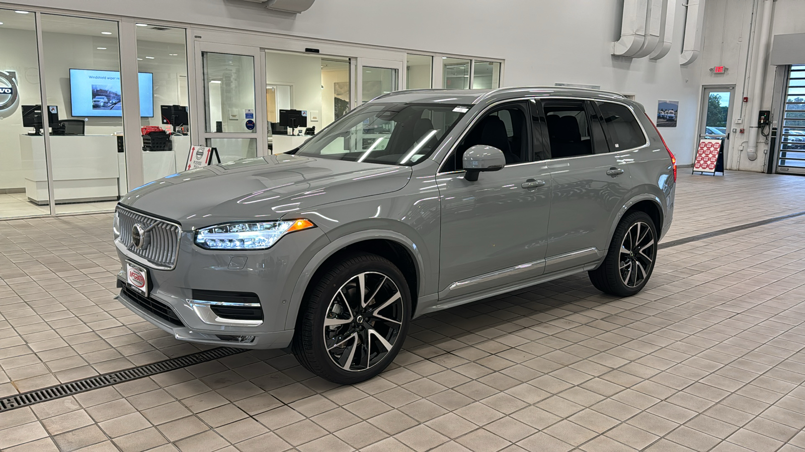 2025 Volvo XC90 Plus 8