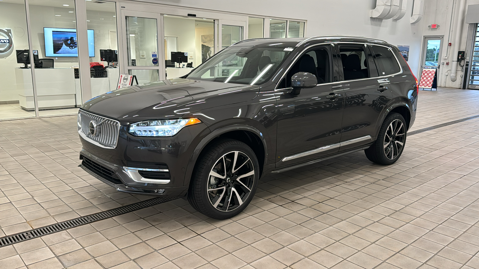 2025 Volvo XC90 Plus 8