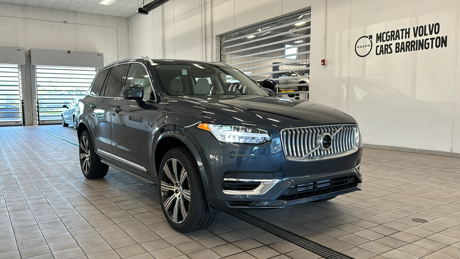 2025 Volvo XC90 Plug-In Hybrid Plus 2