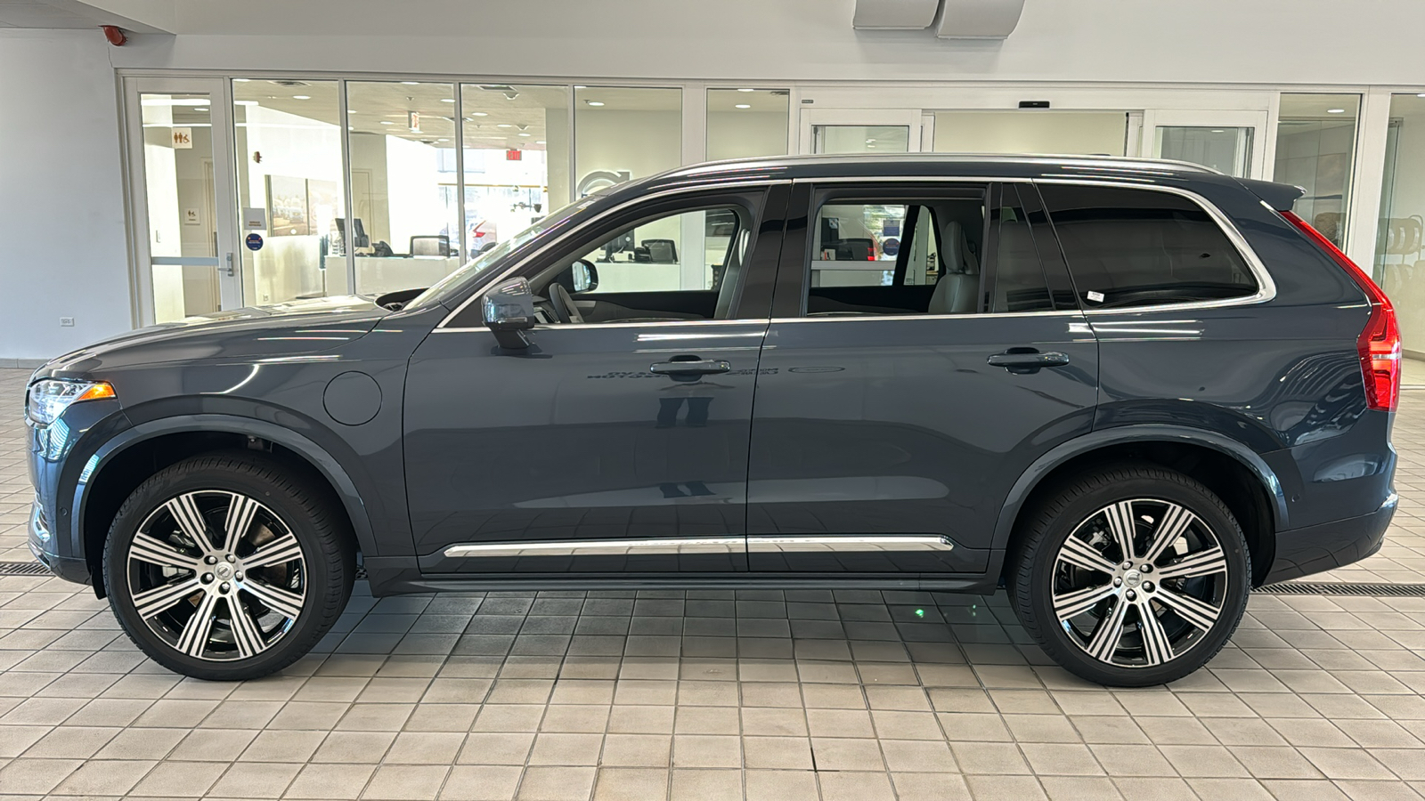 2025 Volvo XC90 Plug-In Hybrid Plus 7