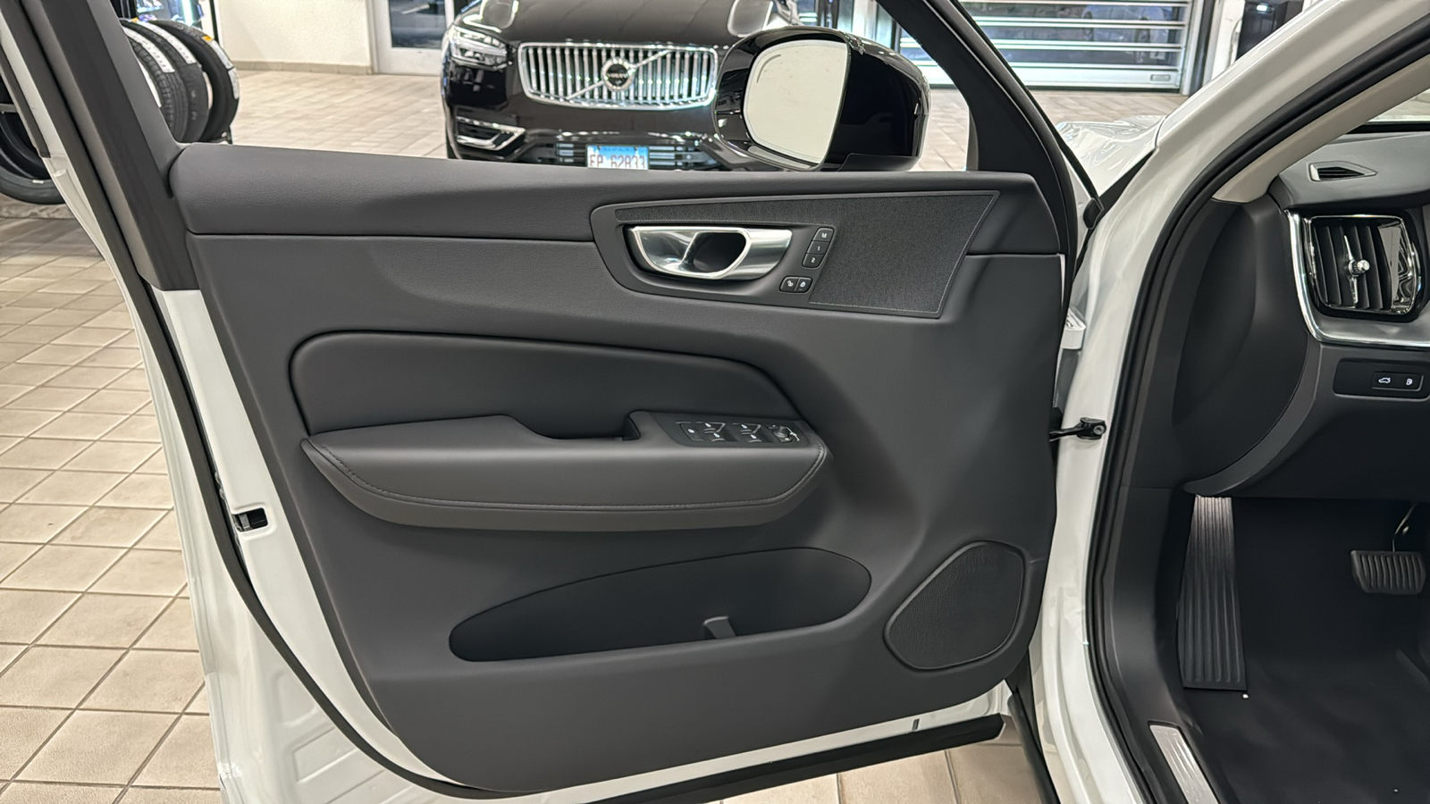 2025 Volvo XC60 Plug-In Hybrid Core 20