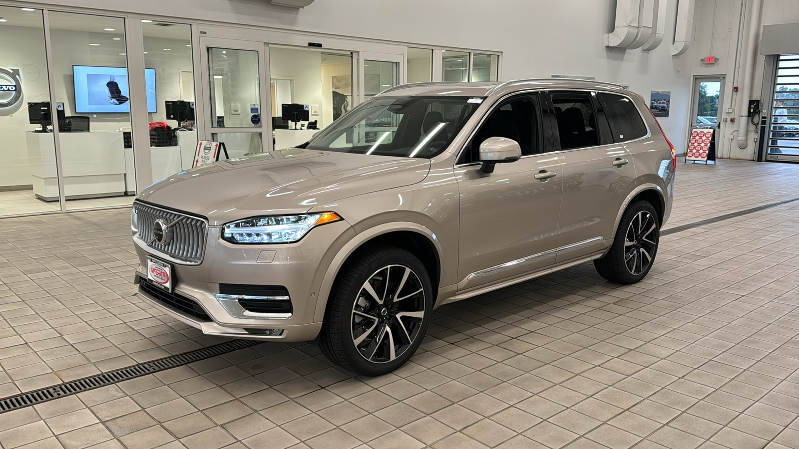 2025 Volvo XC90 Plus 8