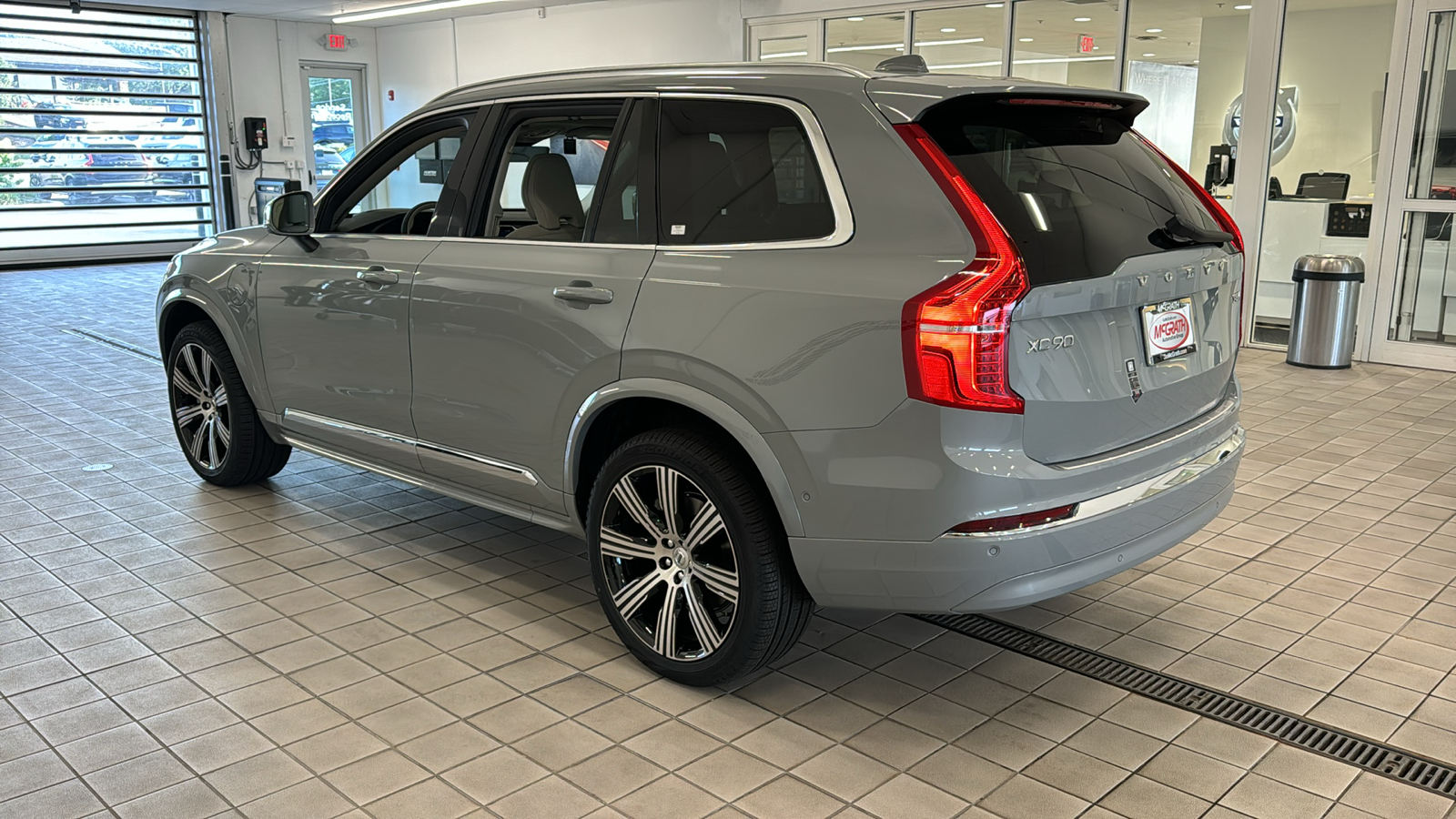 2025 Volvo XC90 Plug-In Hybrid Ultra 6