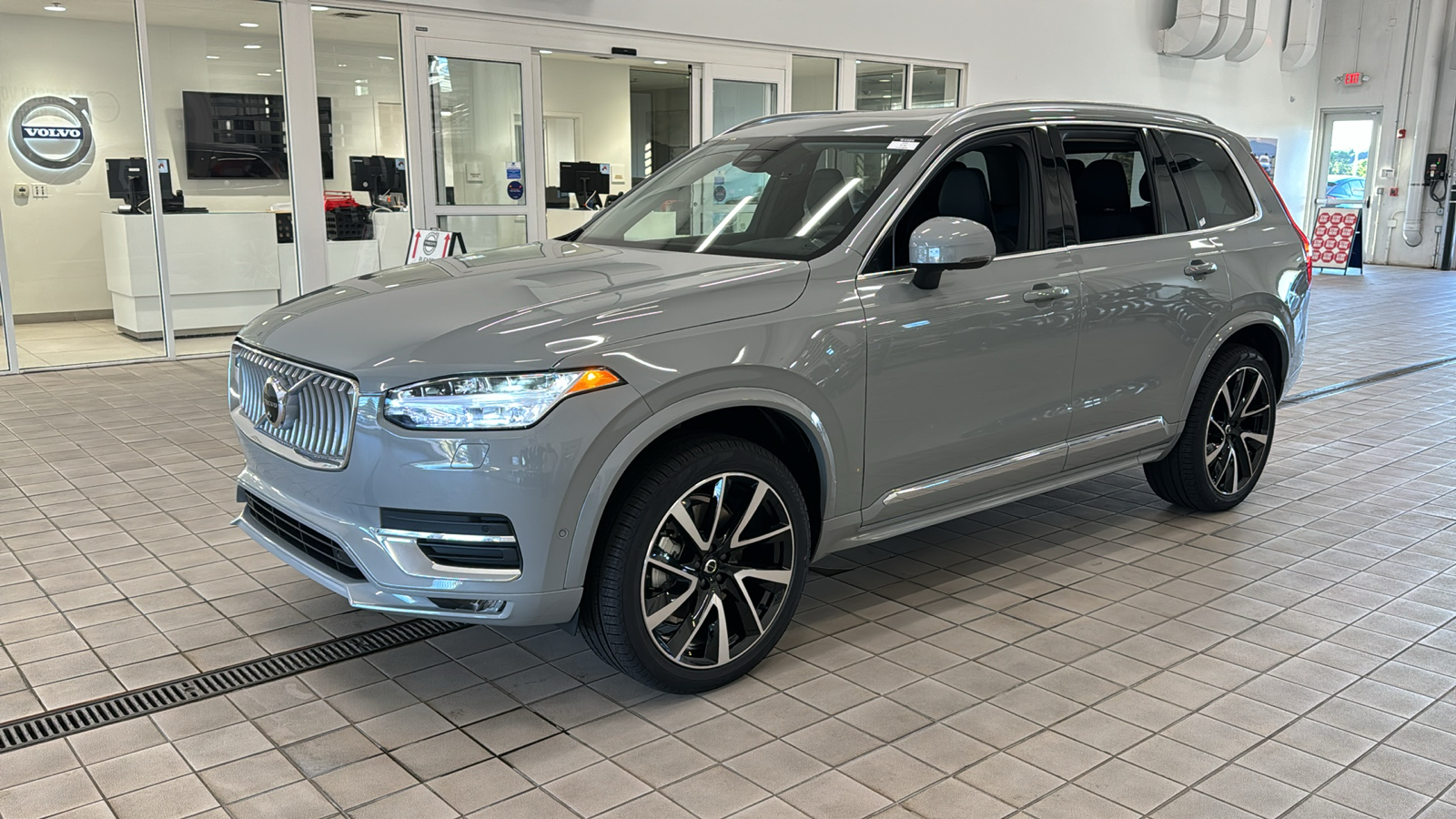 2025 Volvo XC90 Plus 8