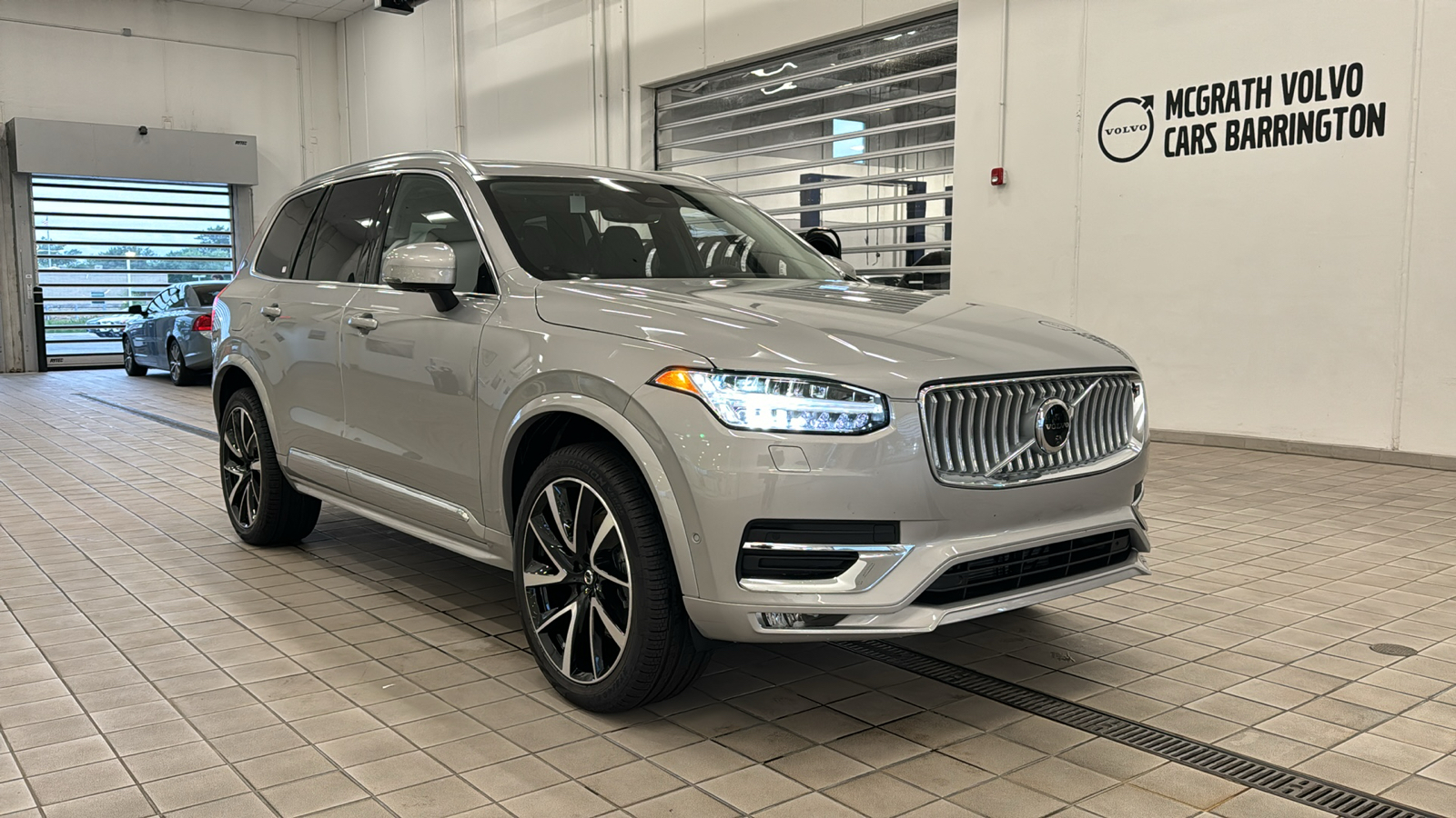 2025 Volvo XC90 Plus 2