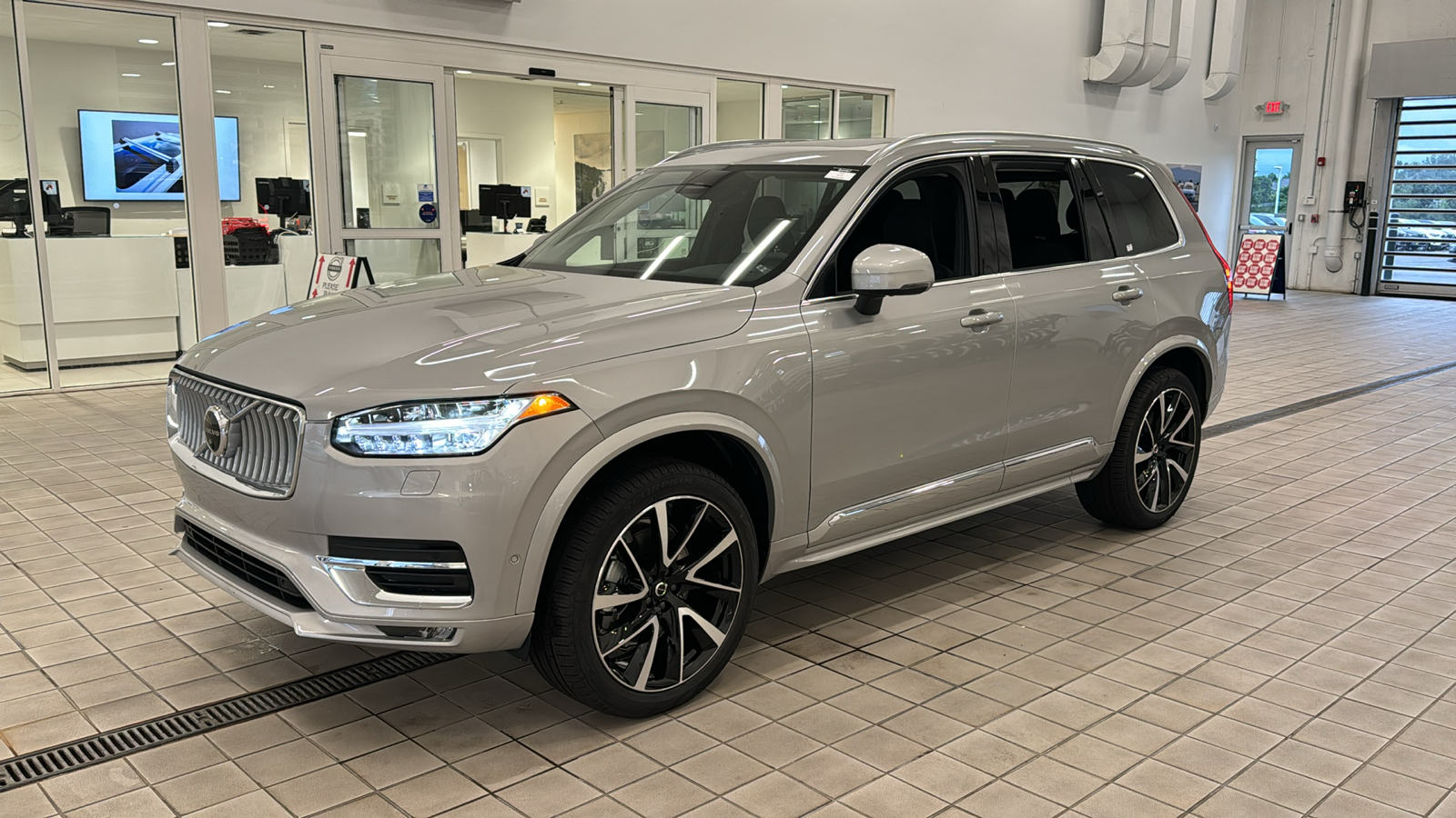 2025 Volvo XC90 Plus 8