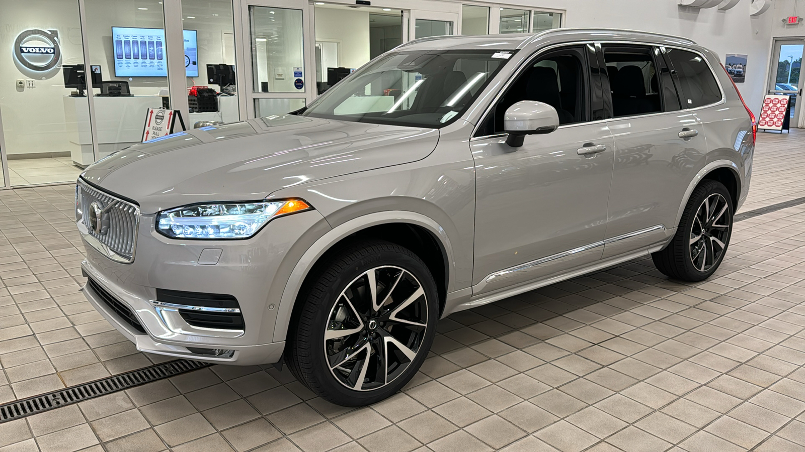 2025 Volvo XC90 Plus 8