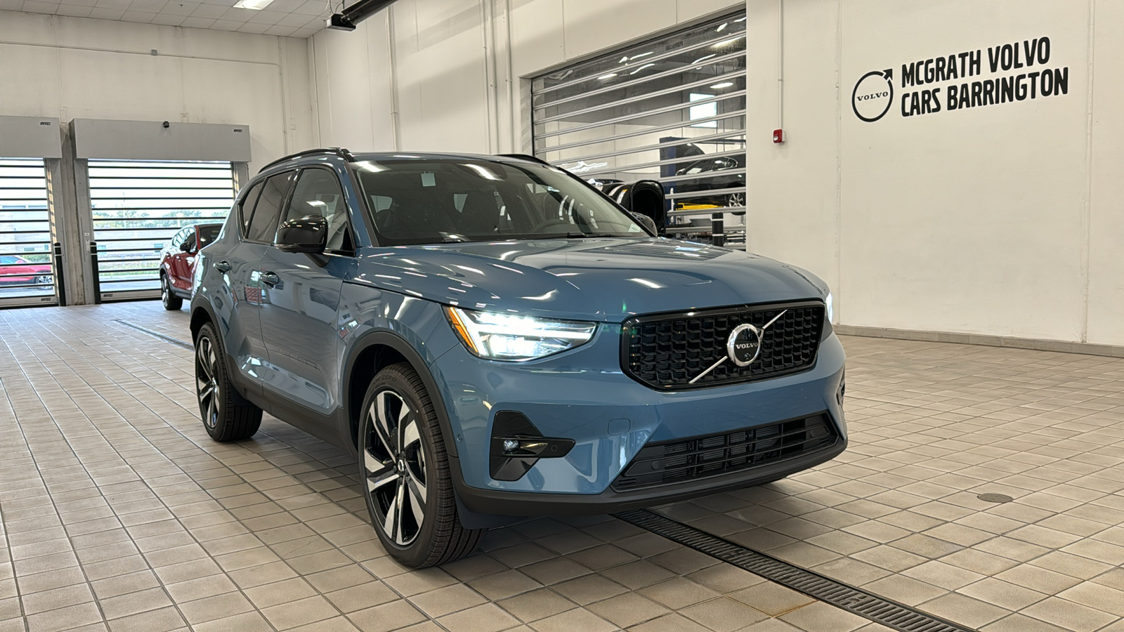 2025 Volvo XC40 Plus Dark Theme 2