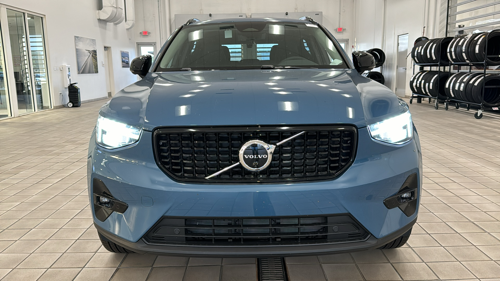 2025 Volvo XC40 Plus Dark Theme 9