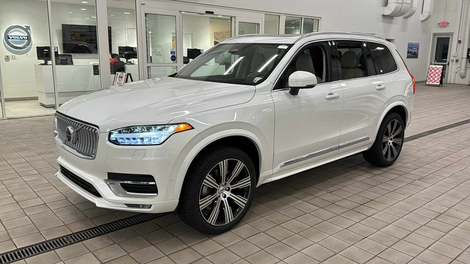 2025 Volvo XC90 Ultra 8