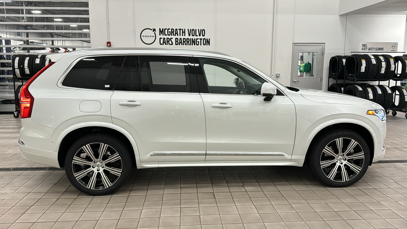 2025 Volvo XC90 Plug-In Hybrid Ultra 3