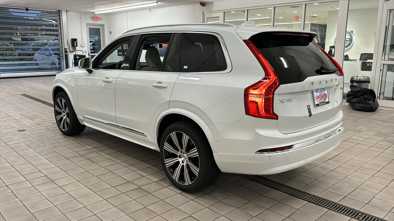 2025 Volvo XC90 Plug-In Hybrid Ultra 6