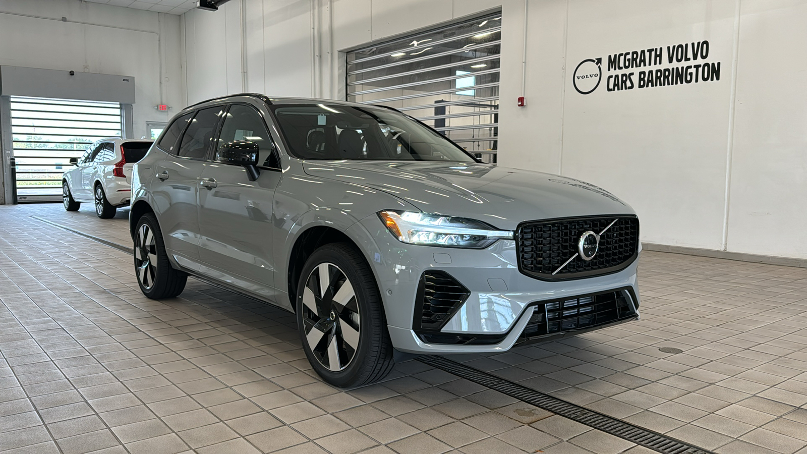 2025 Volvo XC60 Plug-In Hybrid Plus 2