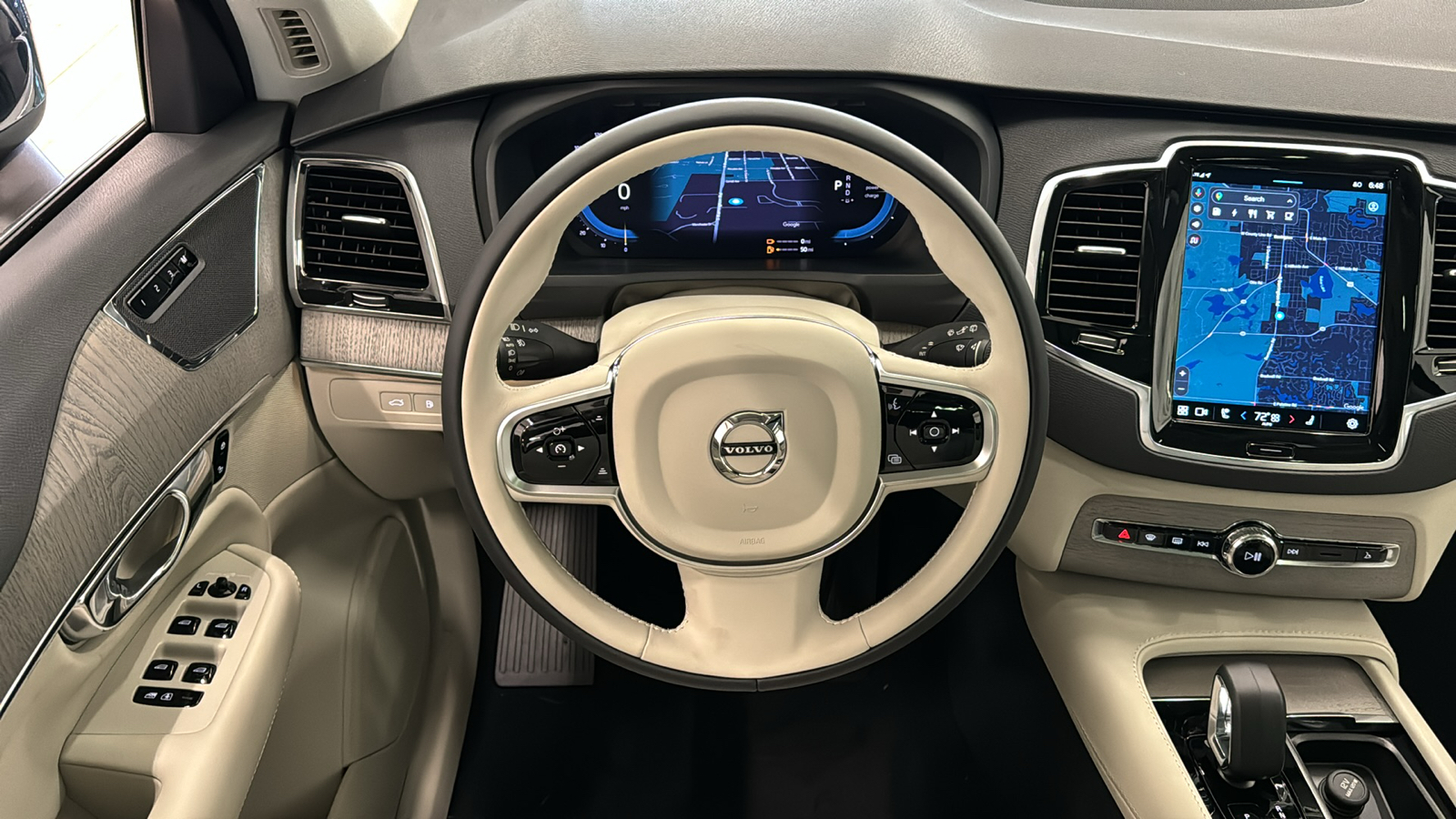 2025 Volvo XC90 Plug-In Hybrid Plus 11