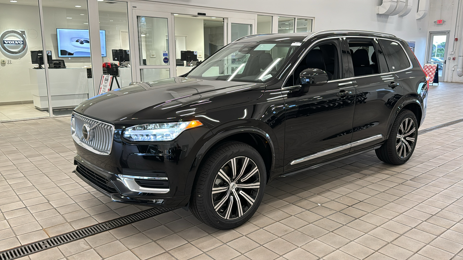 2025 Volvo XC90 Core 8