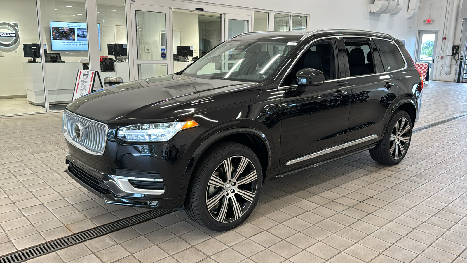 2025 Volvo XC90 Plus 8