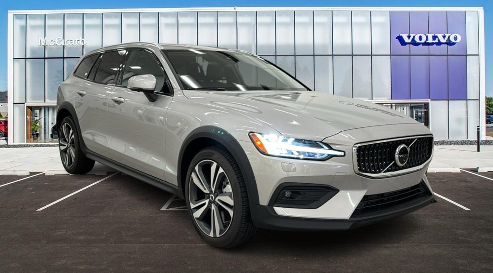 2025 Volvo V60 Cross Country Plus 1