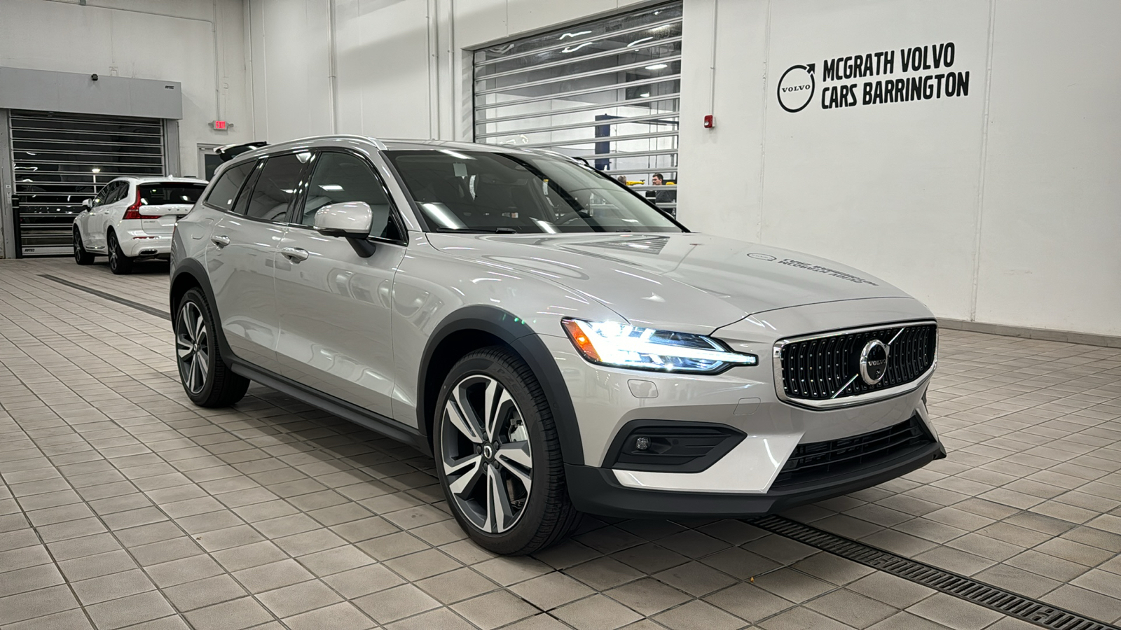 2025 Volvo V60 Cross Country Plus 2