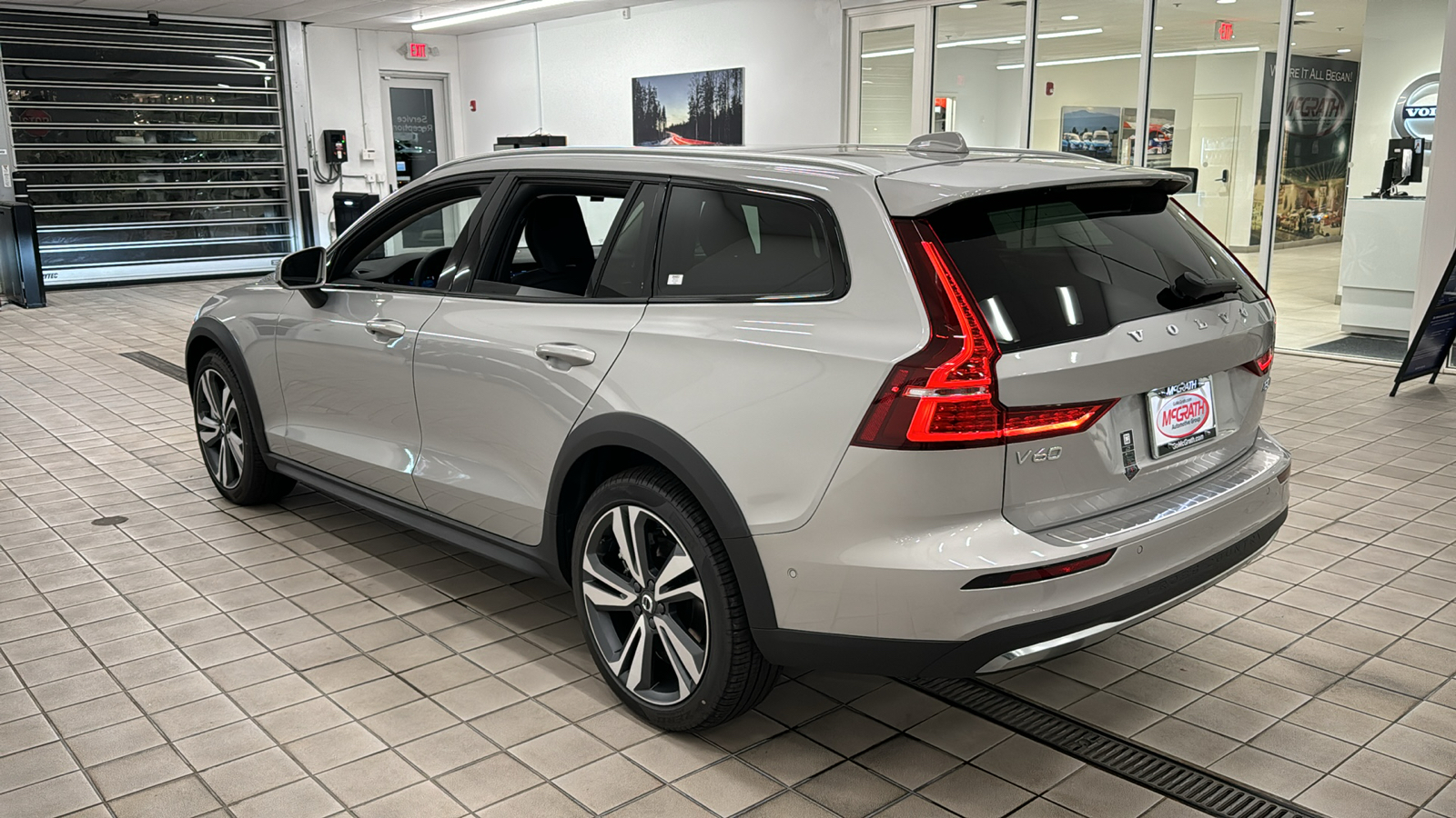 2025 Volvo V60 Cross Country Plus 6