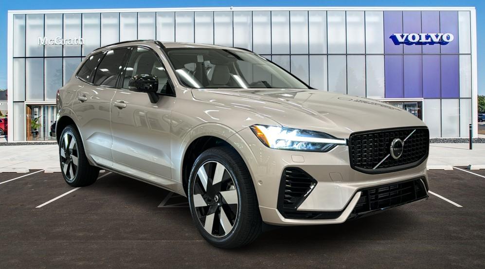 2025 Volvo XC60 Plug-In Hybrid Plus 1