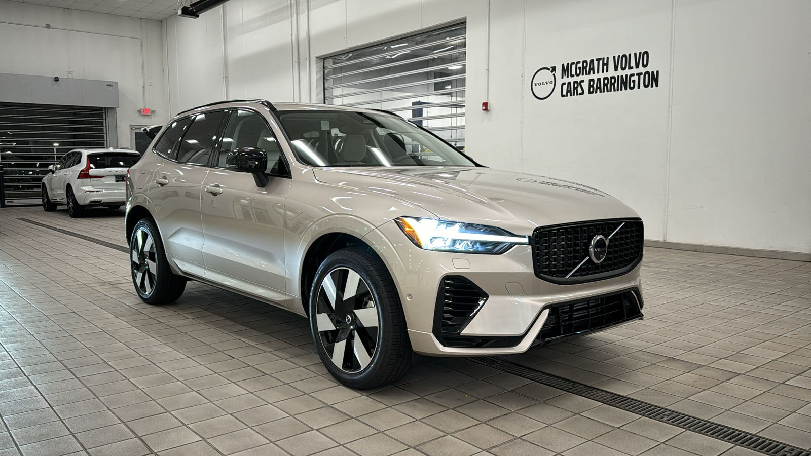 2025 Volvo XC60 Plug-In Hybrid Plus 2