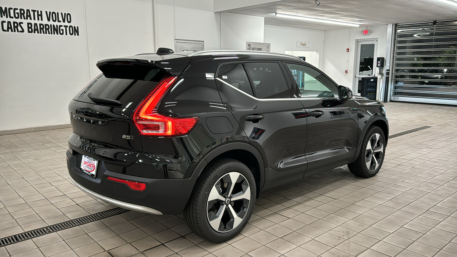 2025 Volvo XC40 Plus Bright Theme 4