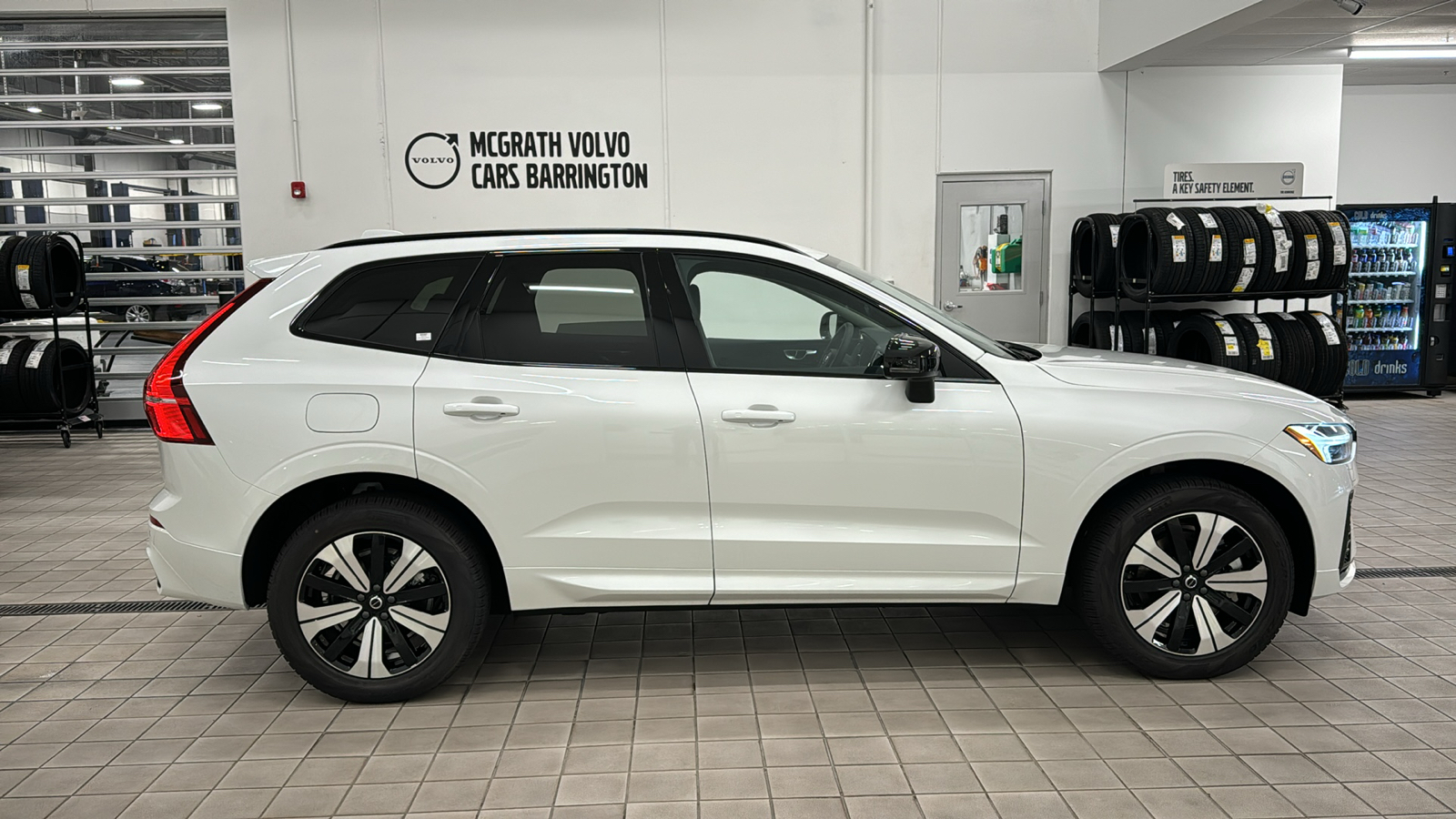 2025 Volvo XC60 Plug-In Hybrid Core 3