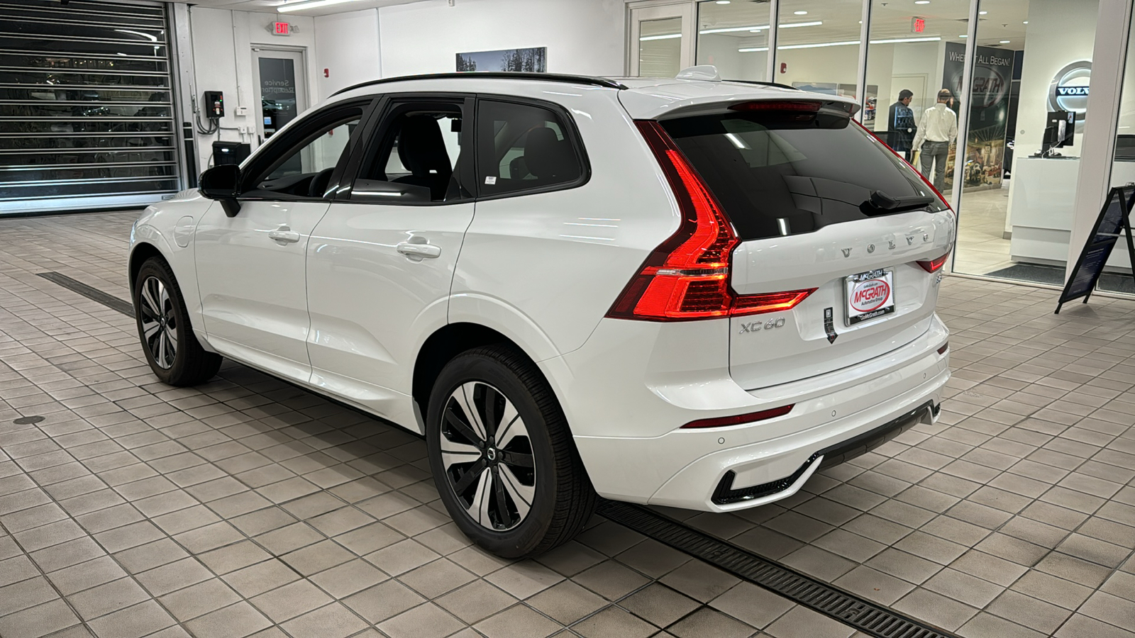 2025 Volvo XC60 Plug-In Hybrid Core 6