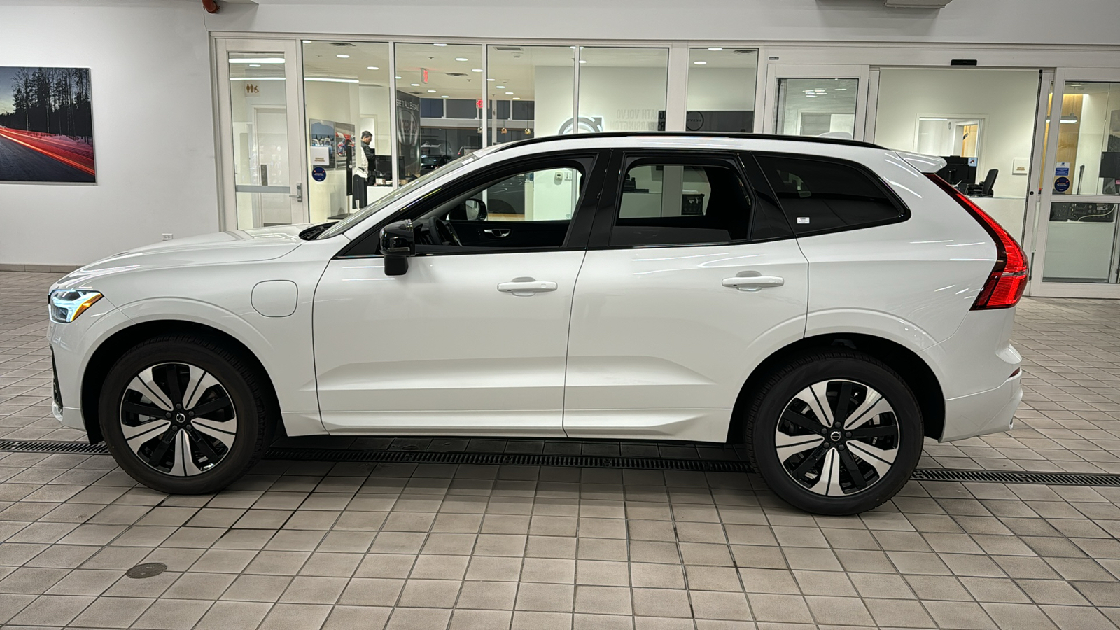 2025 Volvo XC60 Plug-In Hybrid Core 7