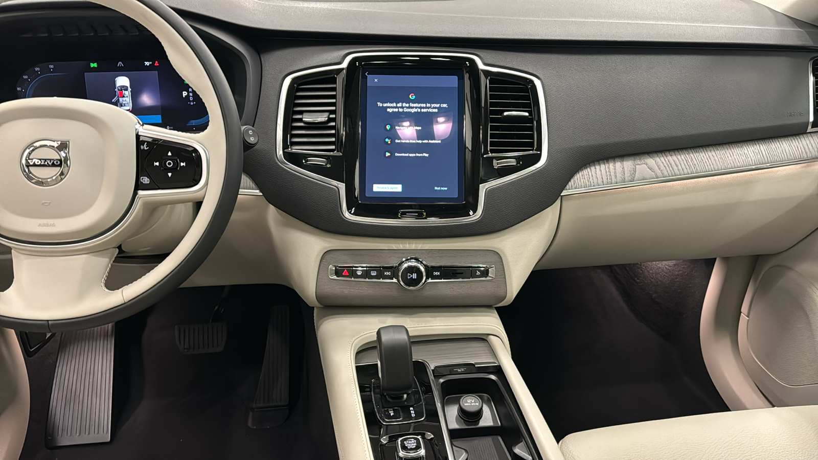 2025 Volvo XC90 Plug-In Hybrid Plus 10