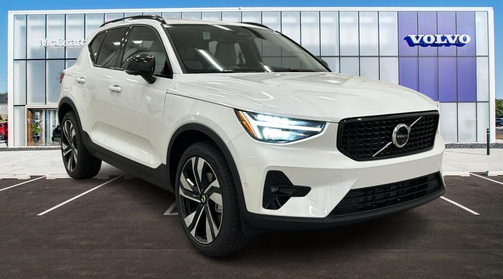 2025 Volvo XC40 Plus Dark Theme 1