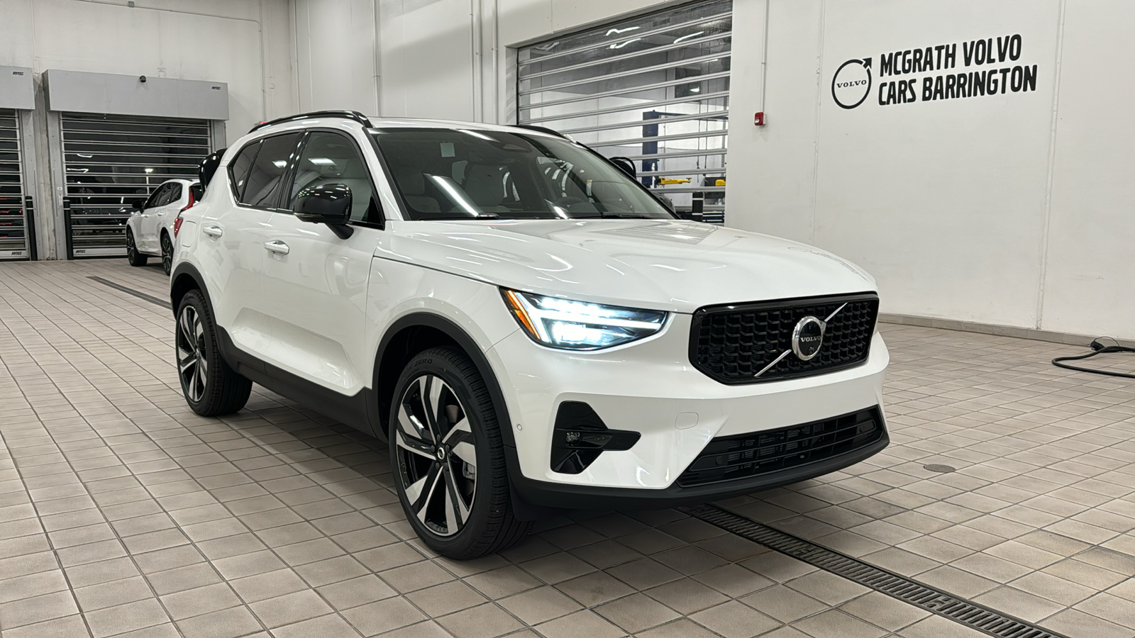 2025 Volvo XC40 Plus Dark Theme 2