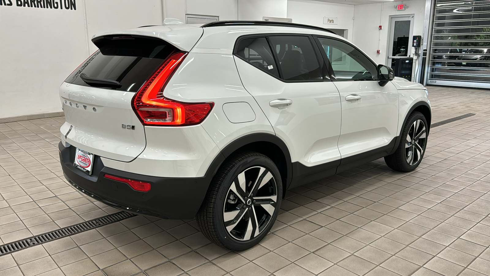 2025 Volvo XC40 Plus Dark Theme 4