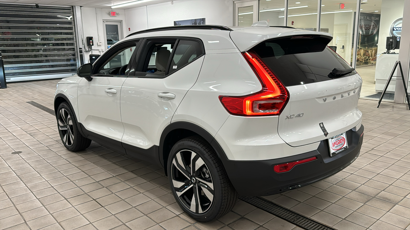 2025 Volvo XC40 Plus Dark Theme 6