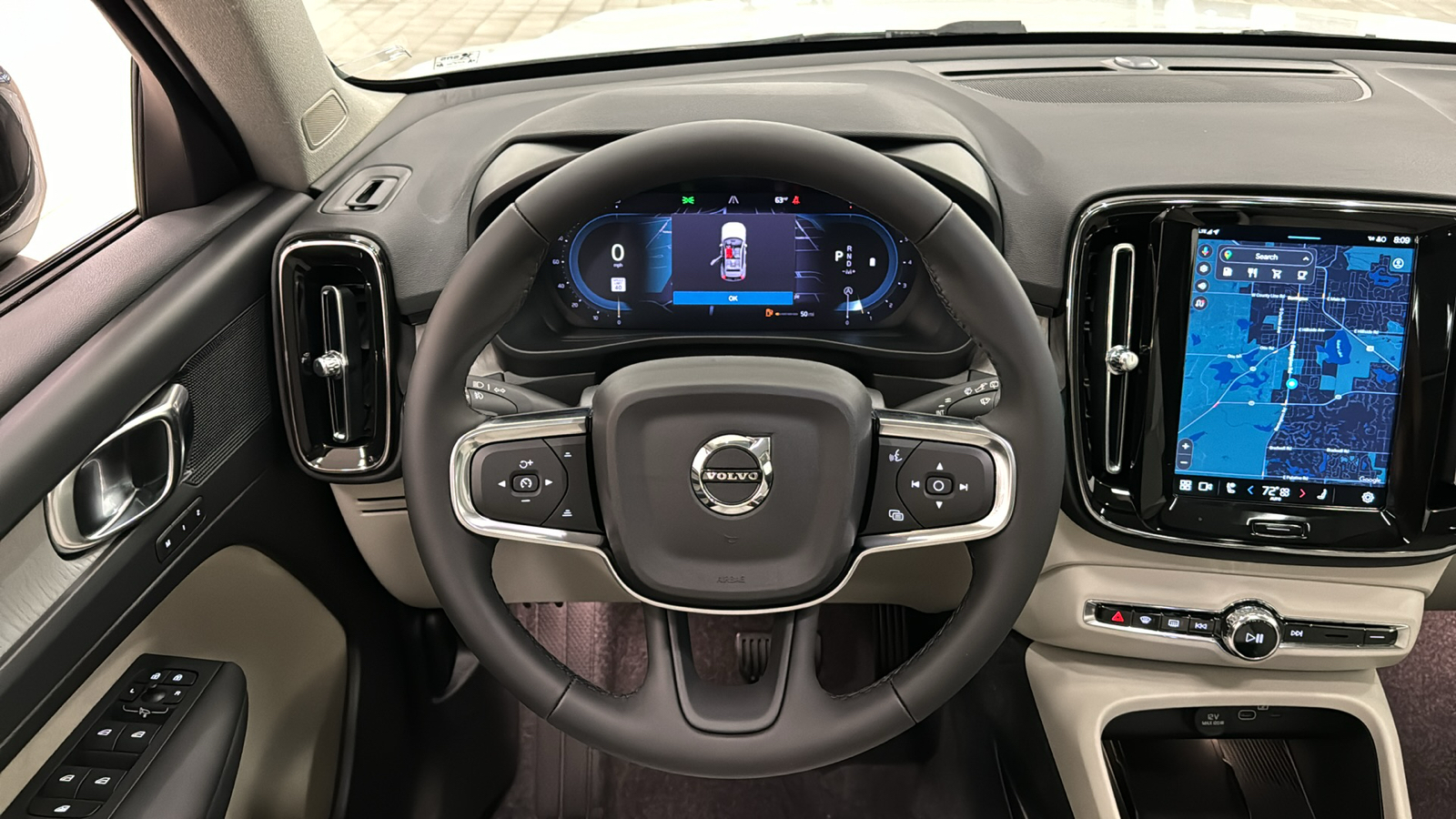 2025 Volvo XC40 Plus Dark Theme 11