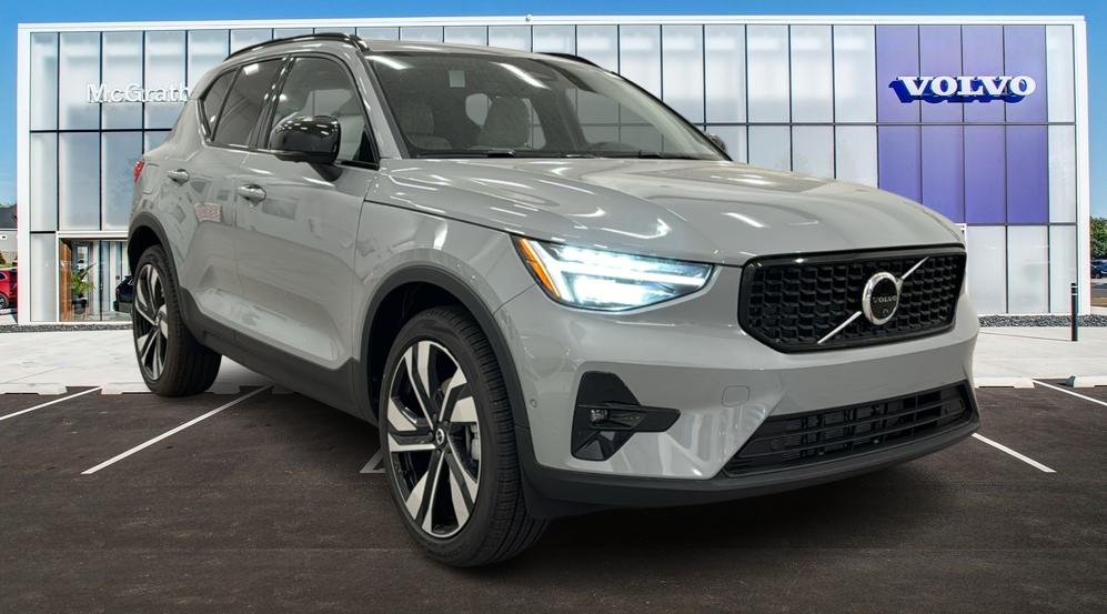 2025 Volvo XC40 Plus Dark Theme 1