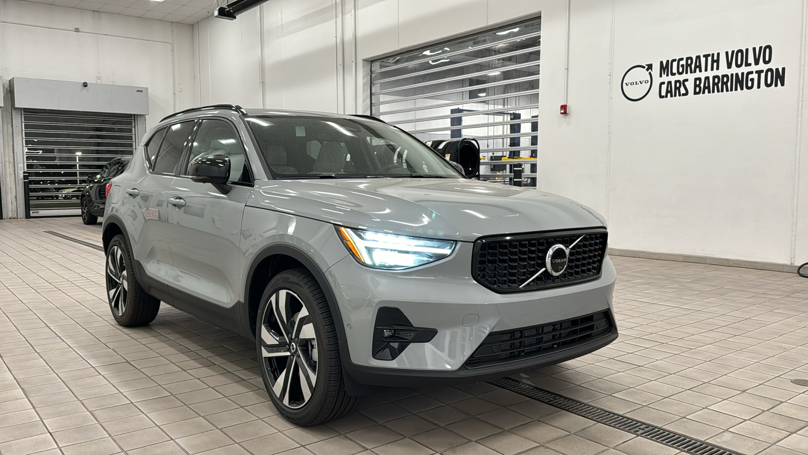 2025 Volvo XC40 Plus Dark Theme 2