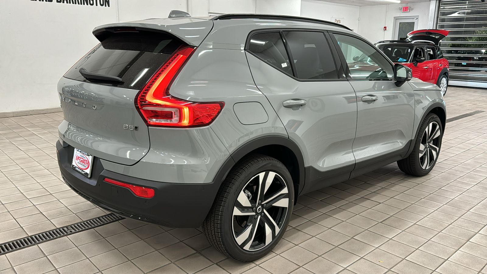 2025 Volvo XC40 Plus Dark Theme 4