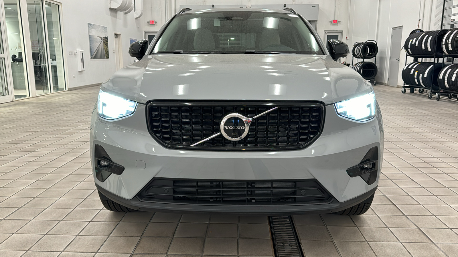 2025 Volvo XC40 Plus Dark Theme 9