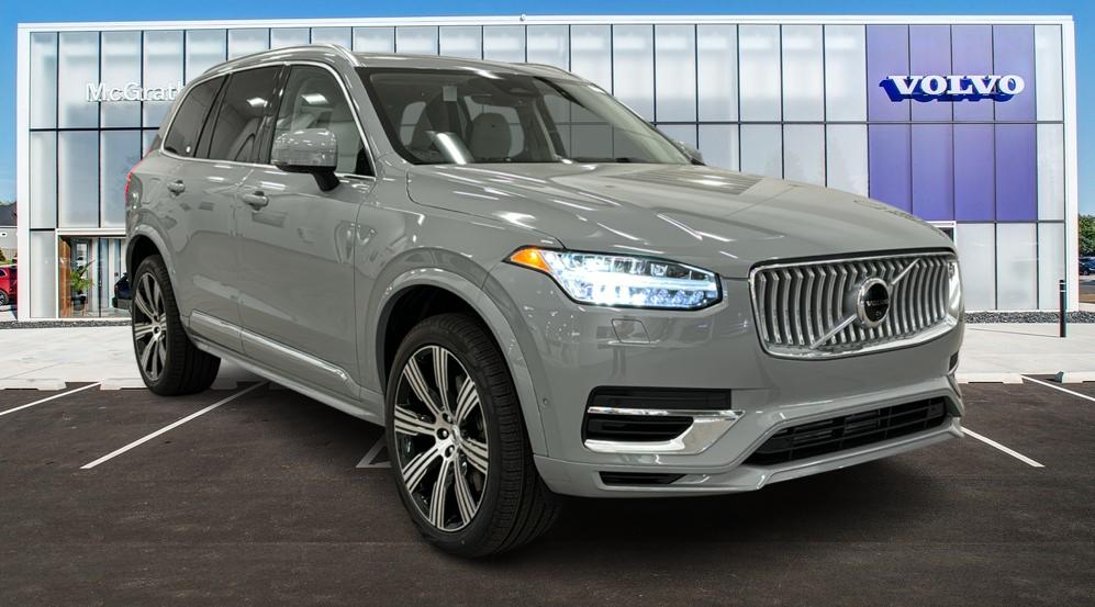 2025 Volvo XC90 Plug-In Hybrid Ultra 1