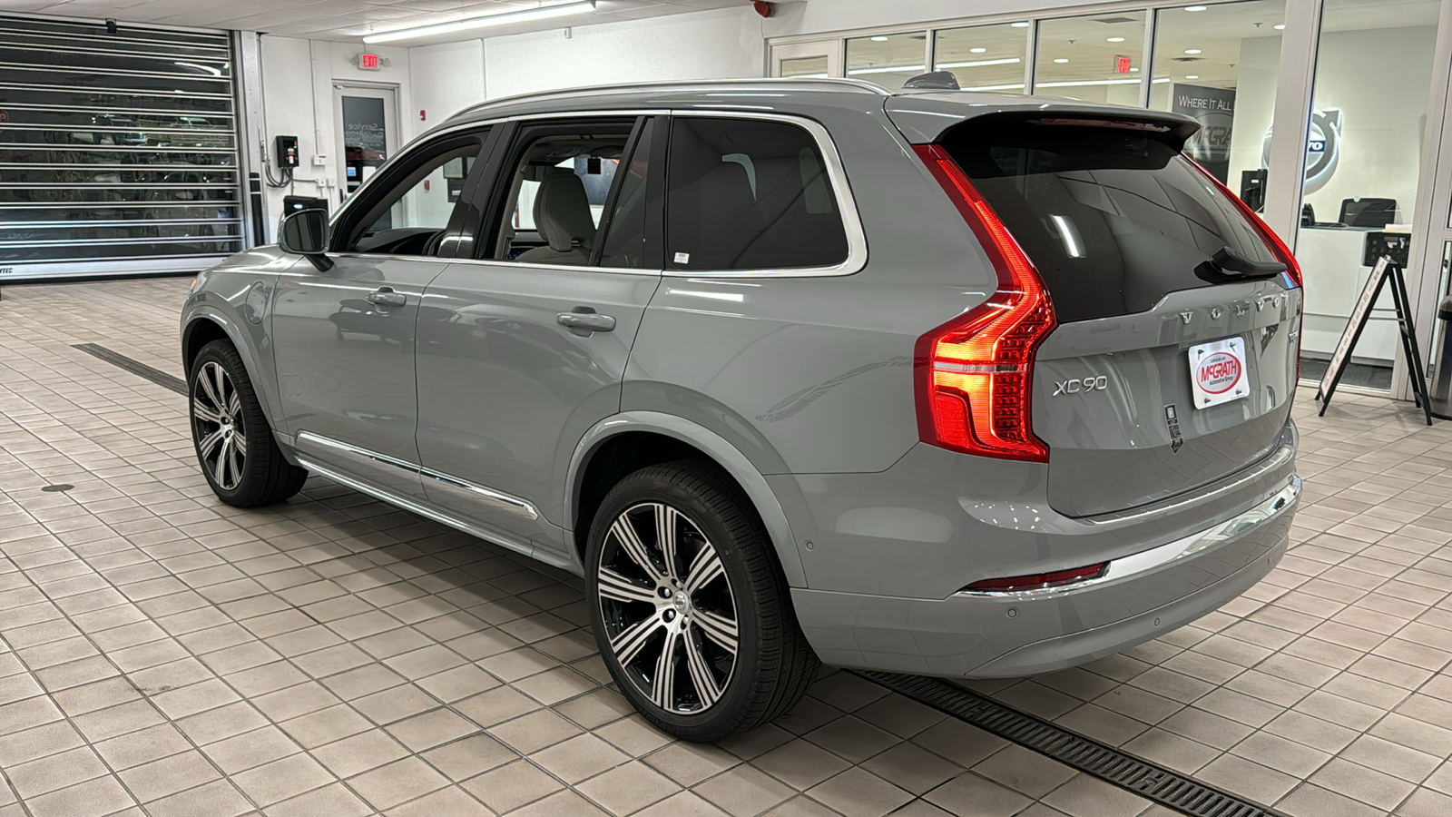 2025 Volvo XC90 Plug-In Hybrid Ultra 6