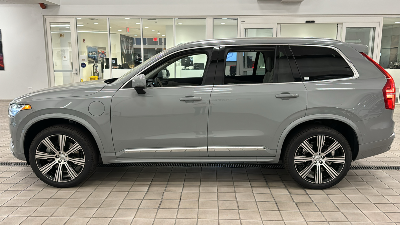 2025 Volvo XC90 Plug-In Hybrid Ultra 7