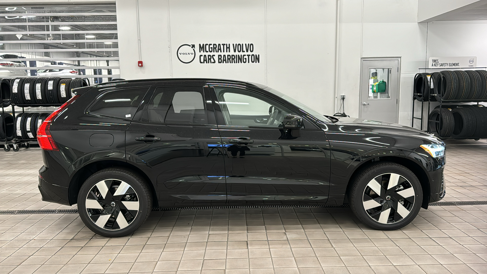 2025 Volvo XC60 Plug-In Hybrid Plus 3