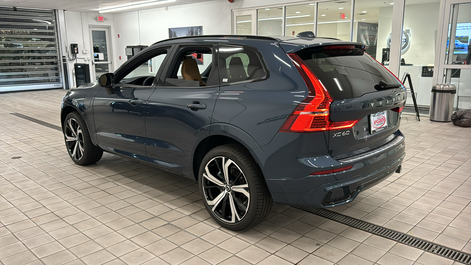 2025 Volvo XC60 Plug-In Hybrid Ultra 6