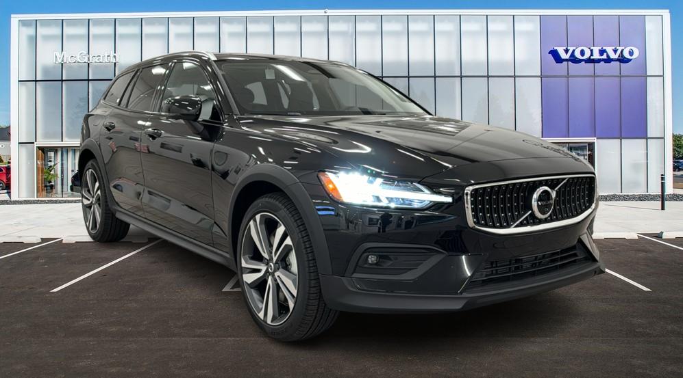 2025 Volvo V60 Cross Country Plus 1