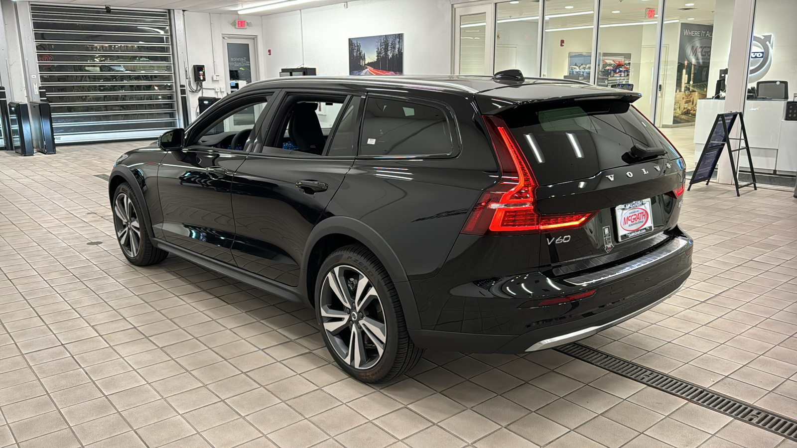 2025 Volvo V60 Cross Country Plus 6