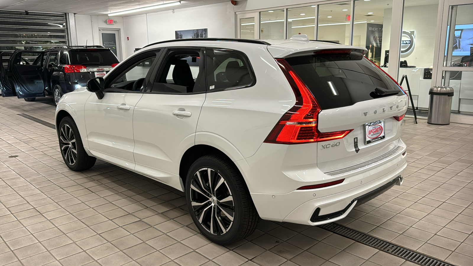 2025 Volvo XC60 Plus 6