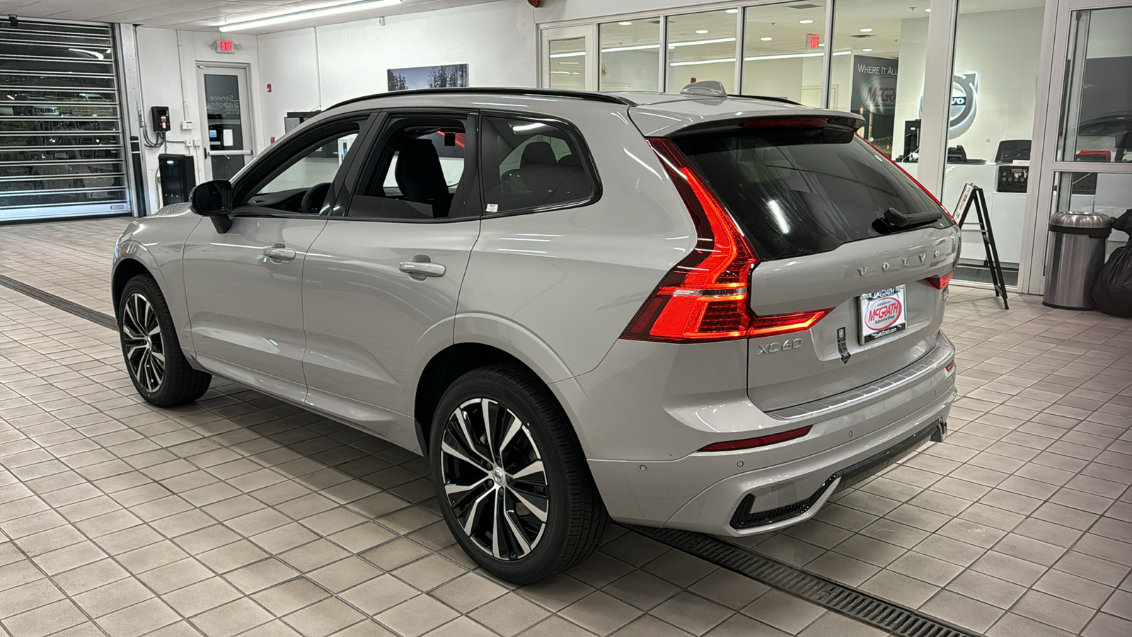 2025 Volvo XC60 Plus 6