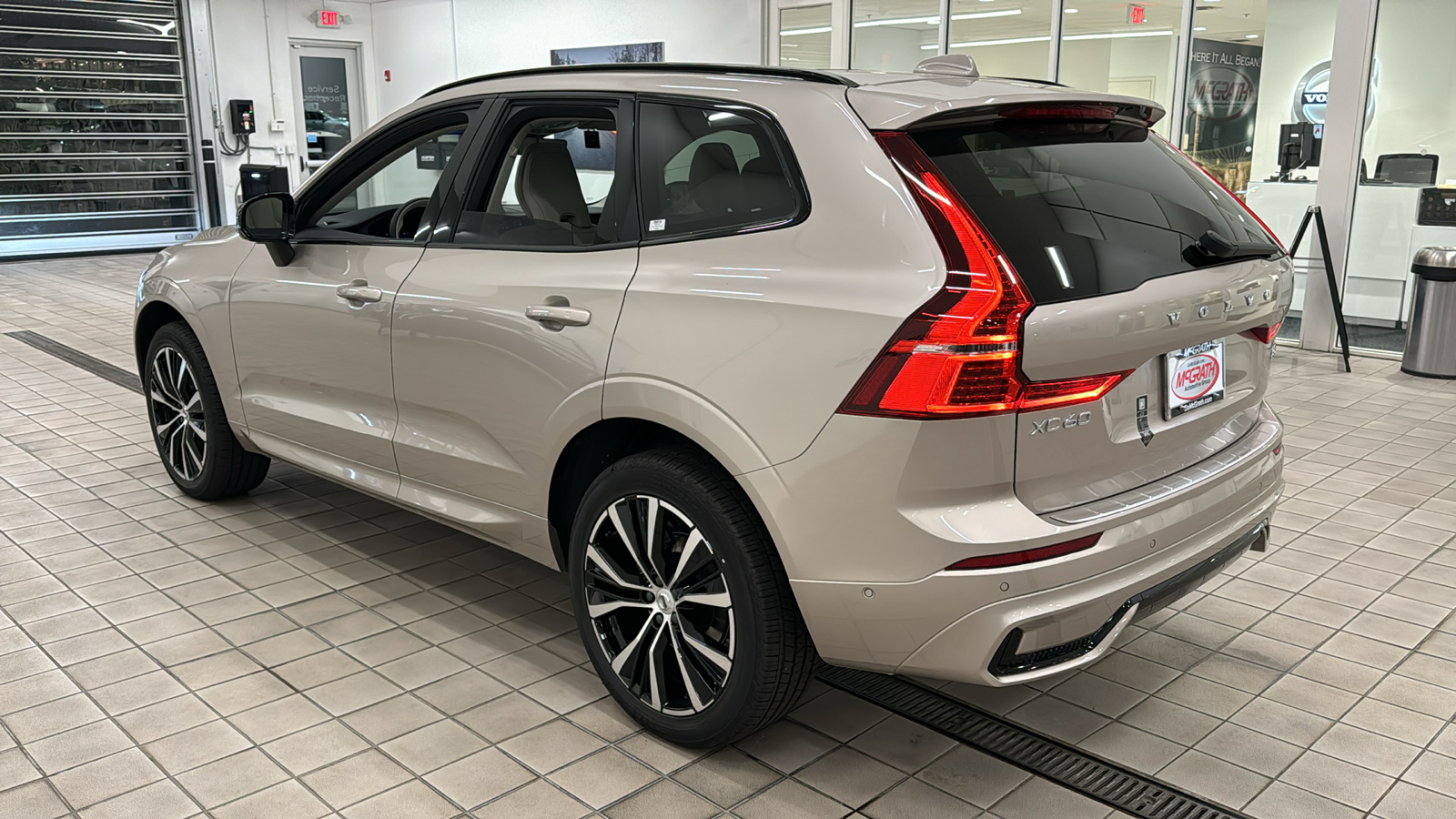 2025 Volvo XC60 Plus 6